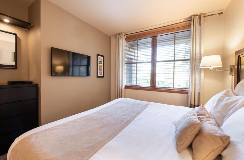 Zephyr Mountain Lodge Premium-Rated 1102